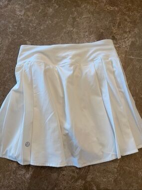 lululemon athletica White skirt in excellent preowned condition. No stains.